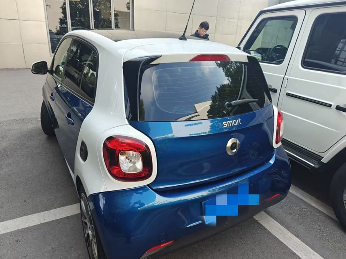 smart forfour  2016款 1.0L 52千瓦激情版圖片