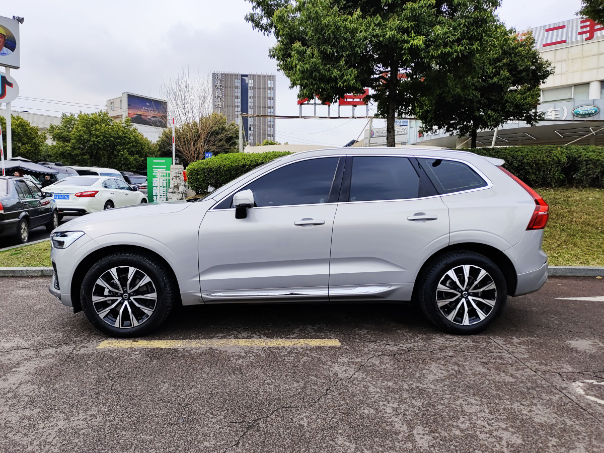 2022年8月沃爾沃 XC60  2023款 B5 四驅(qū)智遠(yuǎn)豪華版