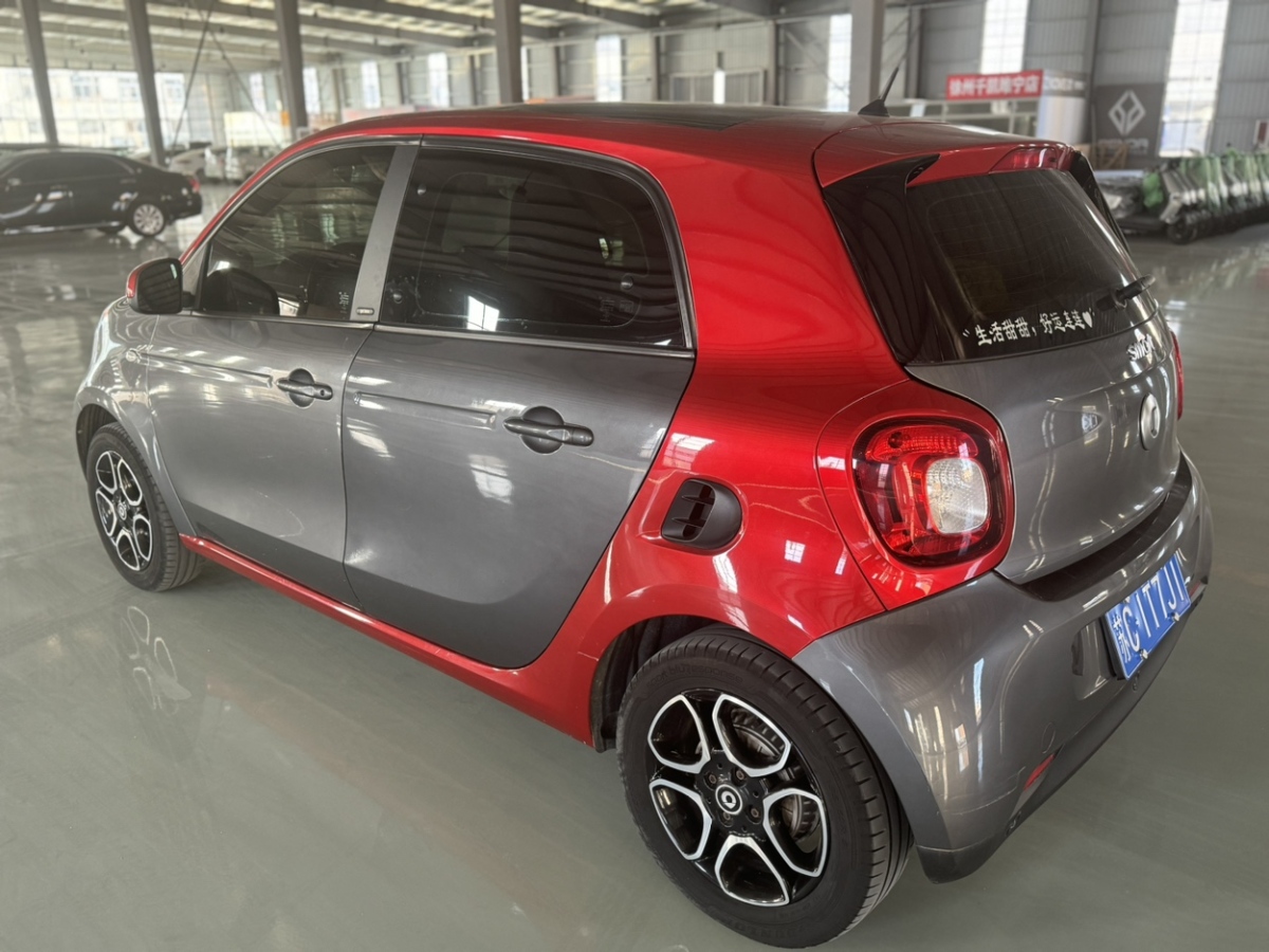 2018年03月smart forfour  2018款 0.9T 66千瓦先鋒版