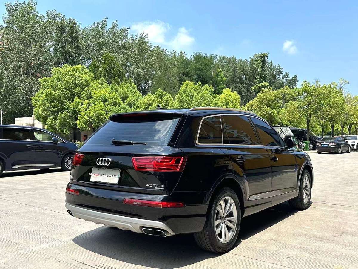 2018年8月奧迪 奧迪Q7  2018款 40 TFSI S line運(yùn)動(dòng)型