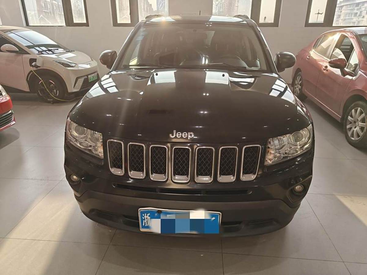 Jeep 指南者  2013款 2.4L 四驅(qū)豪華版圖片