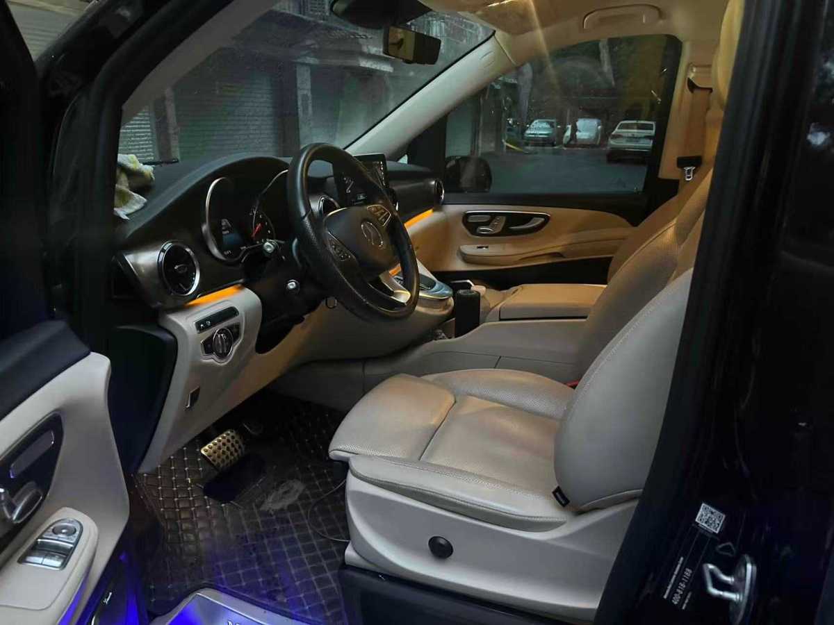 奔馳 V級(jí)  2022款 V 260 L 長(zhǎng)軸距豪華版圖片