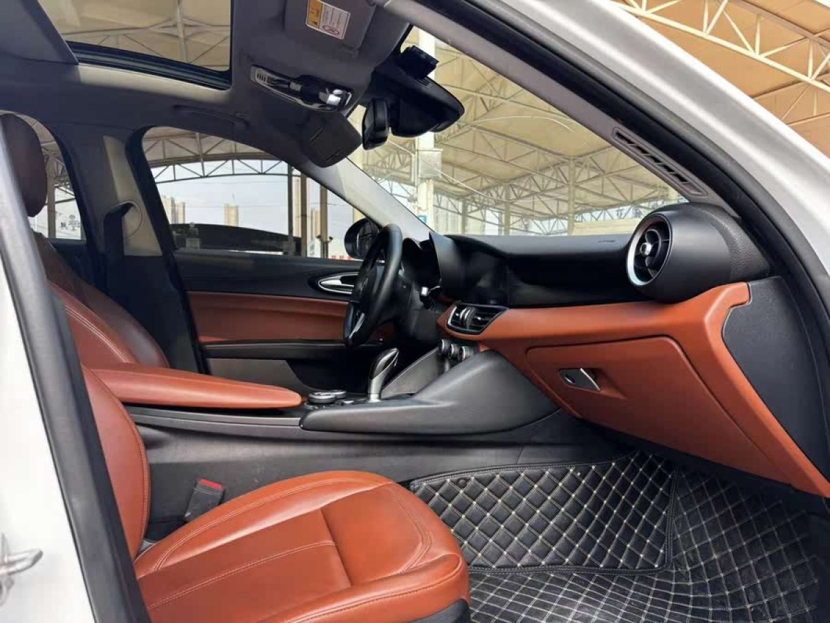 阿爾法·羅密歐 Giulia  2017款 2.0T 200HP 豪華版圖片
