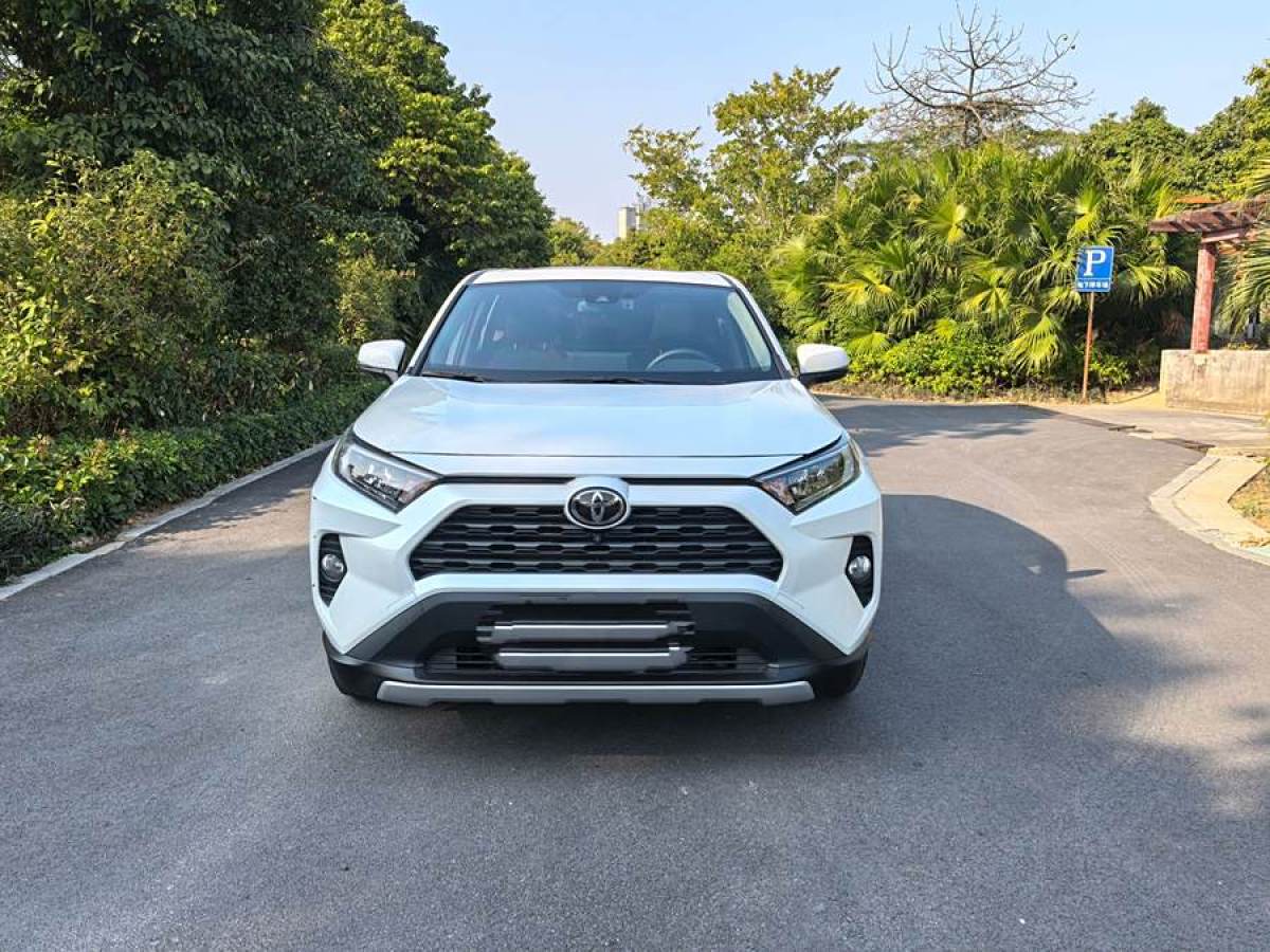 豐田 RAV4榮放  2022款 2.0L CVT兩驅(qū)風(fēng)尚版圖片