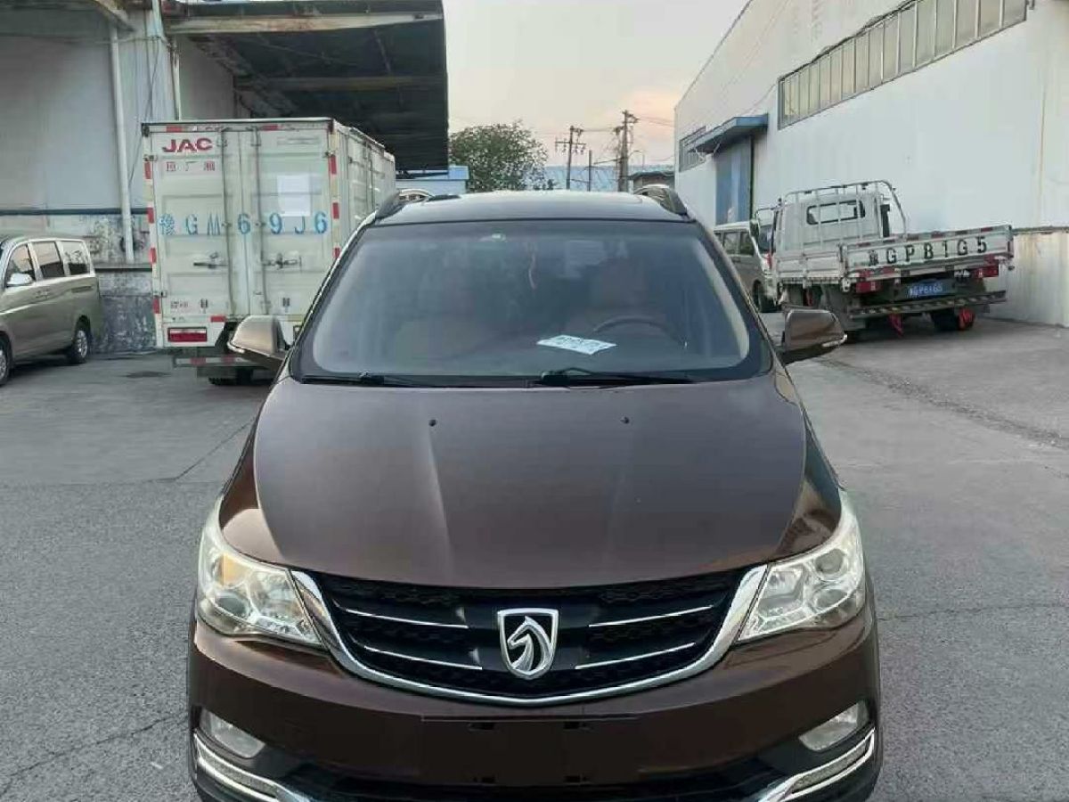 寶駿 730  2016款 1.5 標(biāo)準(zhǔn)型7-8座圖片