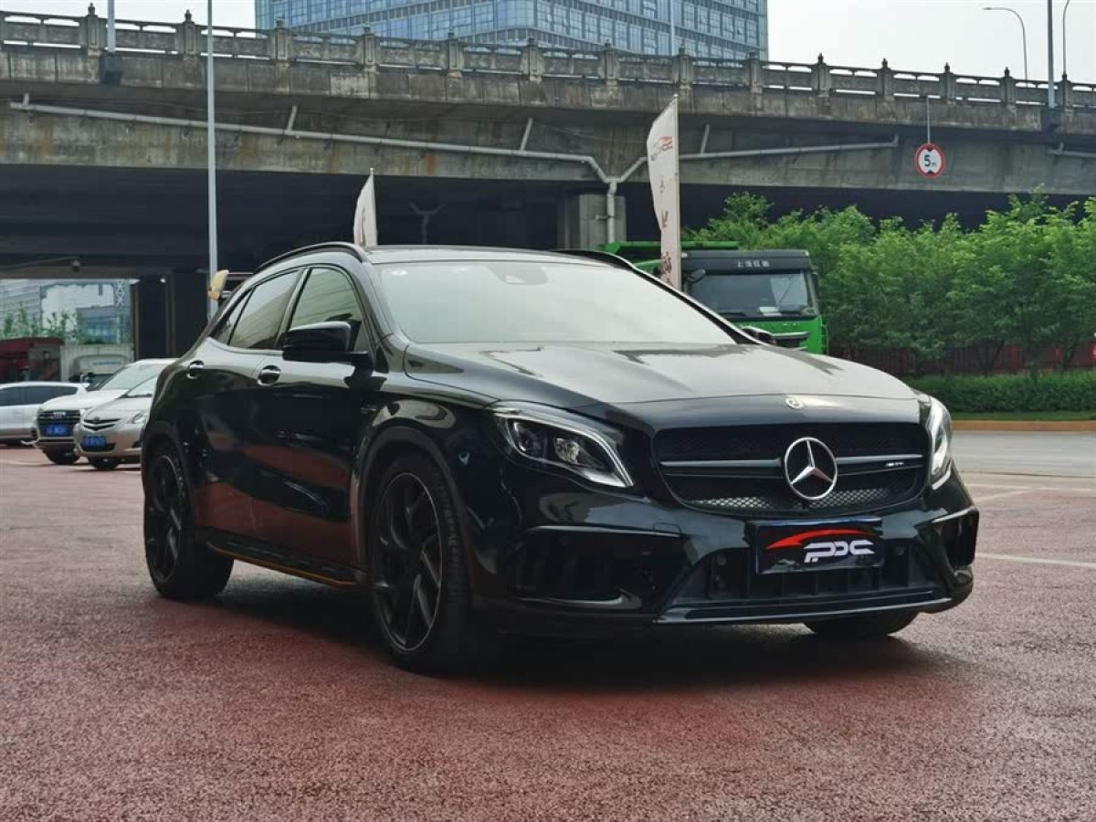 奔馳 奔馳GLA AMG  2017款 AMG GLA 45 4MATIC 暗夜雷霆限量版圖片