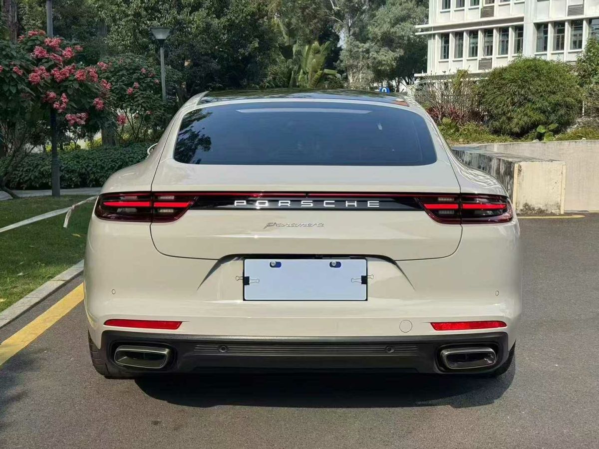 保時(shí)捷 Panamera 圖片