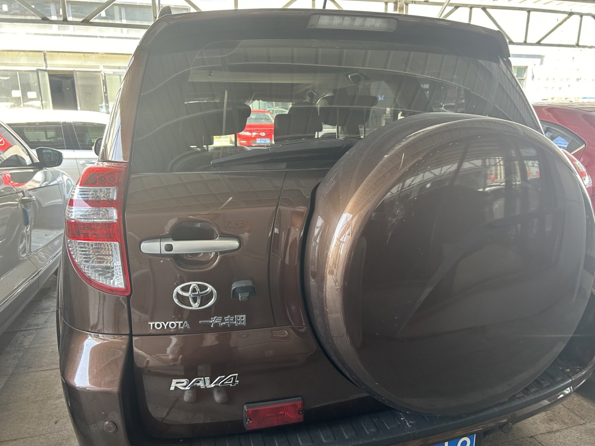 豐田 RAV4榮放  2011款 2.4L 自動四驅(qū)豪華版圖片