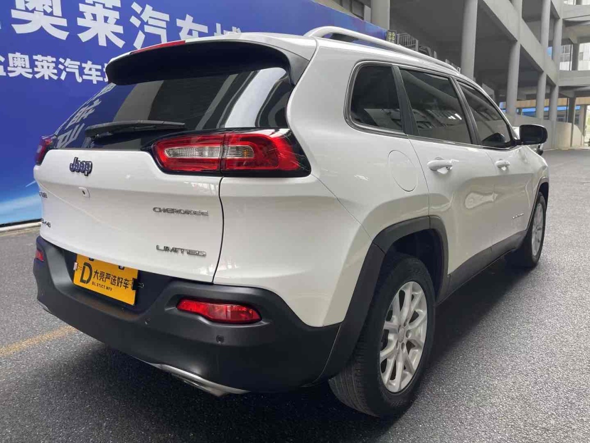 2017年10月Jeep 自由光  2017款 2.4L 領(lǐng)先智能版