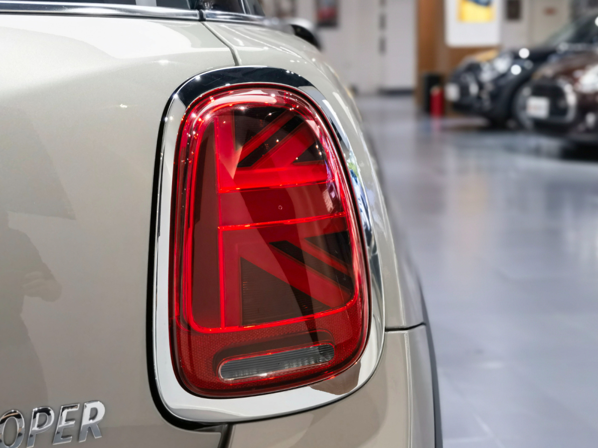 MINI MINI  2022款 改款 1.5T COOPER 艺术家 五门版图片