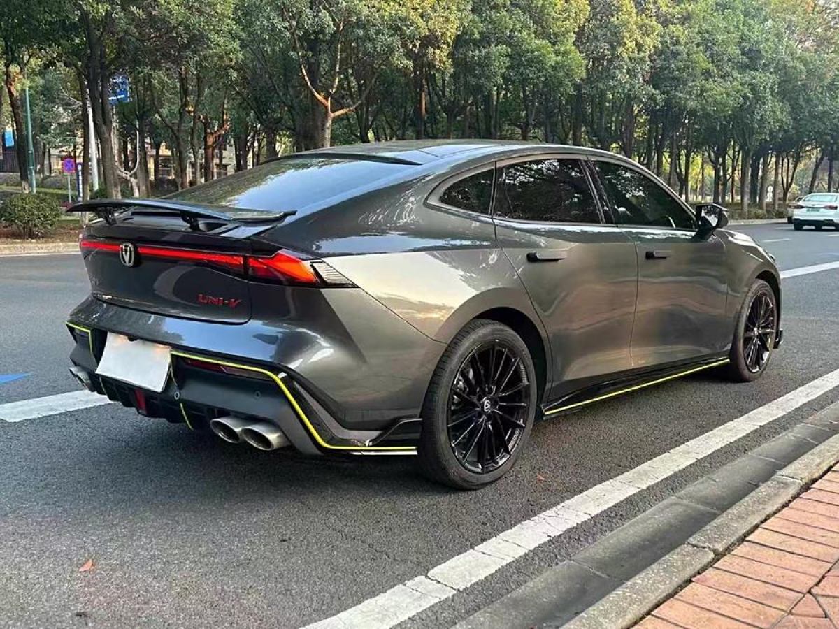 長(zhǎng)安 長(zhǎng)安UNI-V  2022款 1.5T 尊貴型圖片