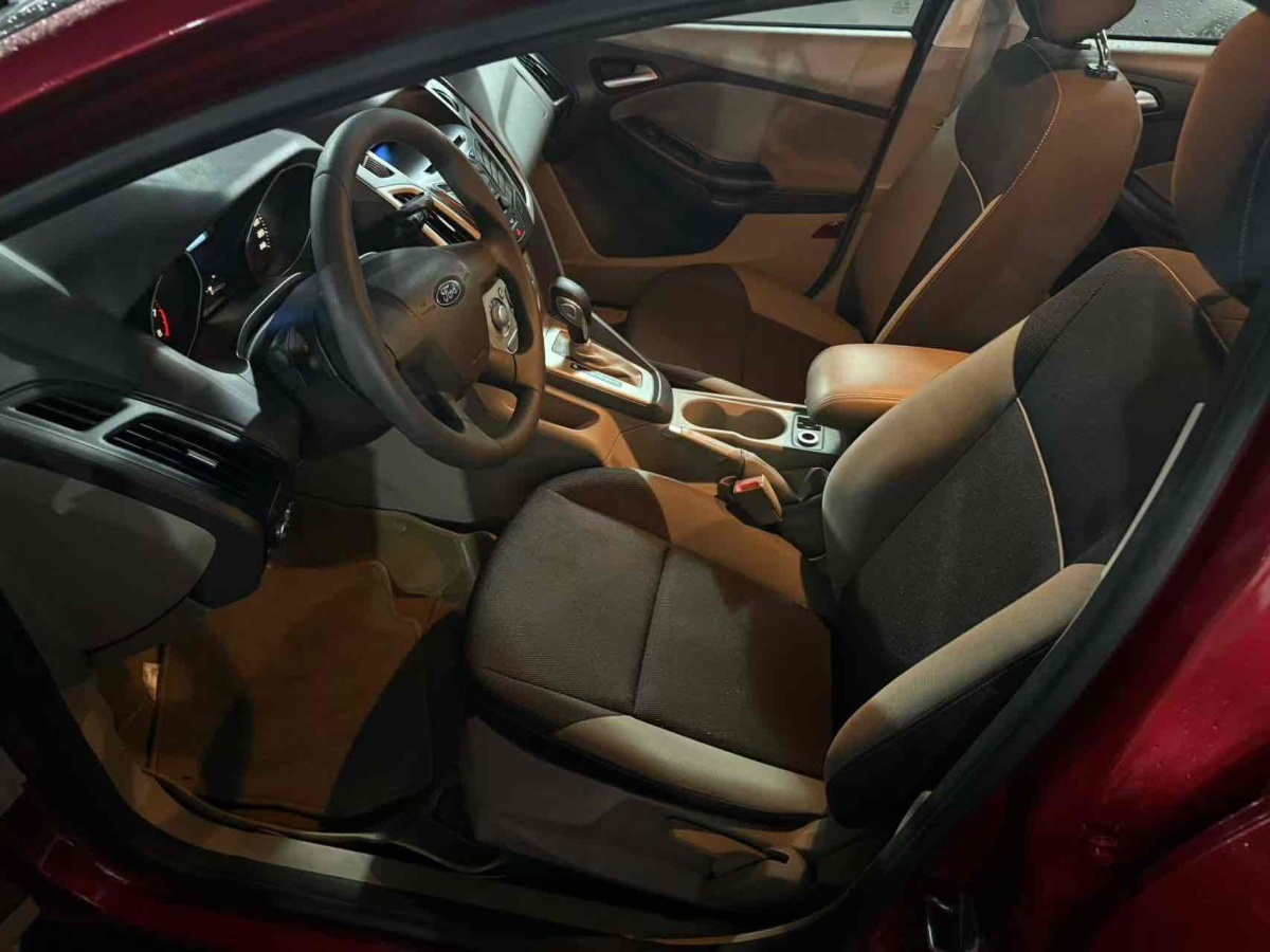 福特 福克斯  2012款 三廂 1.6L 自動(dòng)舒適型圖片