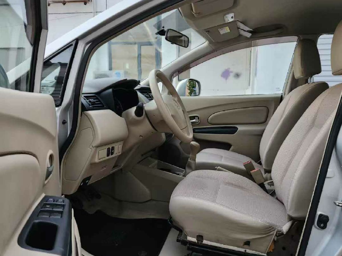 啟辰 D50  2012款 1.6L 手動尊貴版圖片