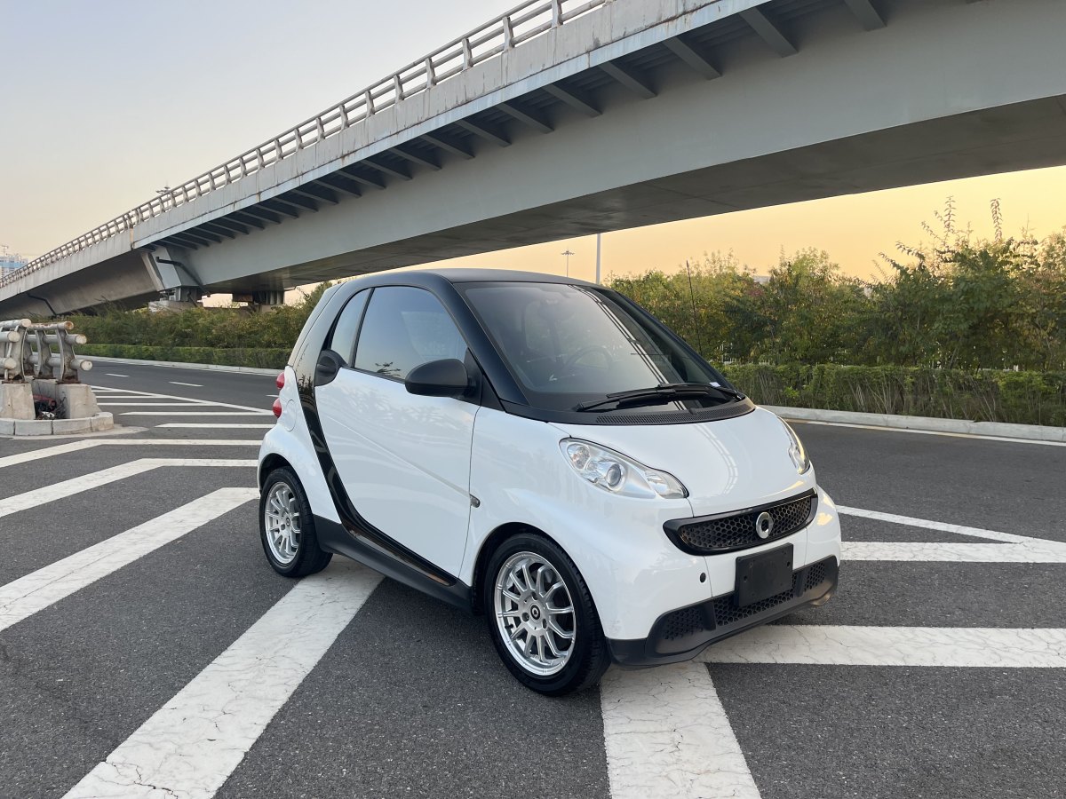 2013年12月smart fortwo  2012款 1.0 MHD 硬頂標準版