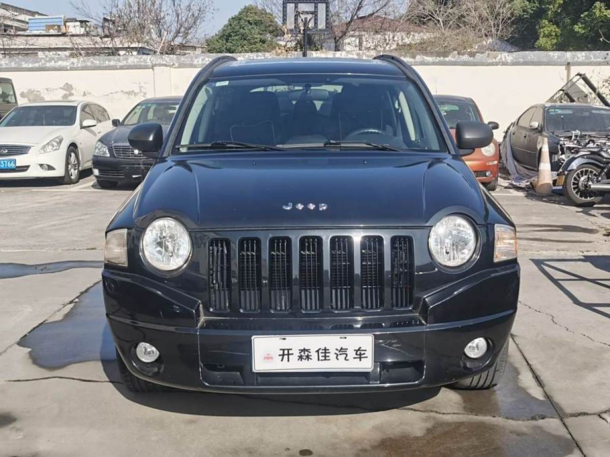 Jeep 指南者  2010款 2.4L 四驅(qū)運(yùn)動版圖片