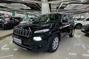 自由光 Jeep 2.0L 優(yōu)越版