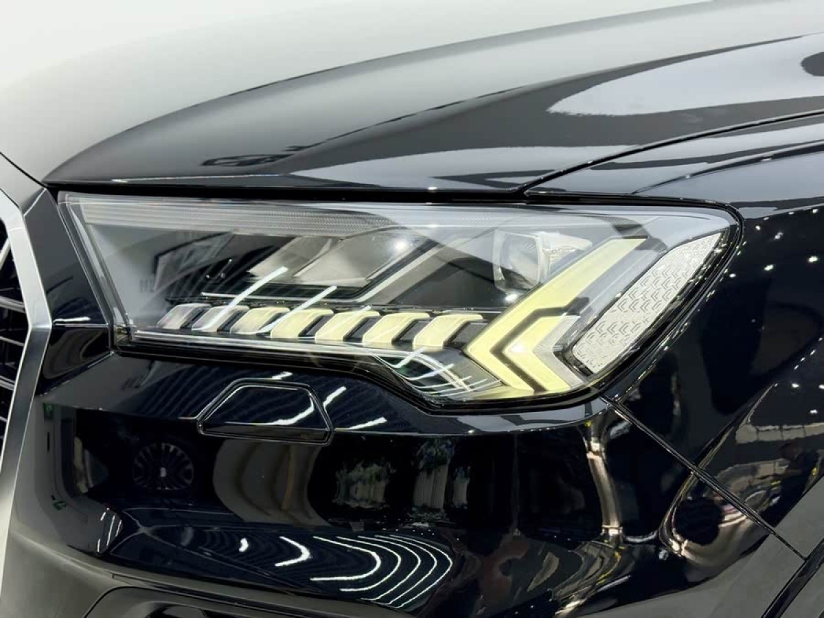 奧迪 奧迪Q7  2023款 55 TFSI quattro S line運(yùn)動(dòng)型圖片