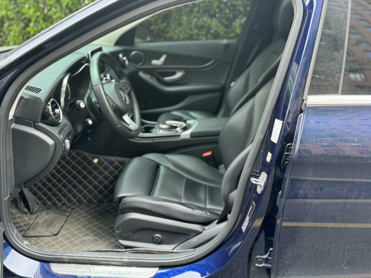2018年06月奔驰 奔驰C级  2018款 C 180 L 动感型运动版