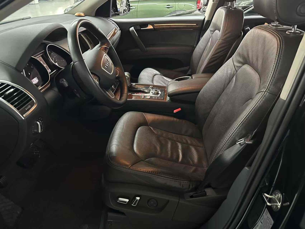 奧迪 奧迪Q7  2014款 35 TFSI 運(yùn)動(dòng)型圖片