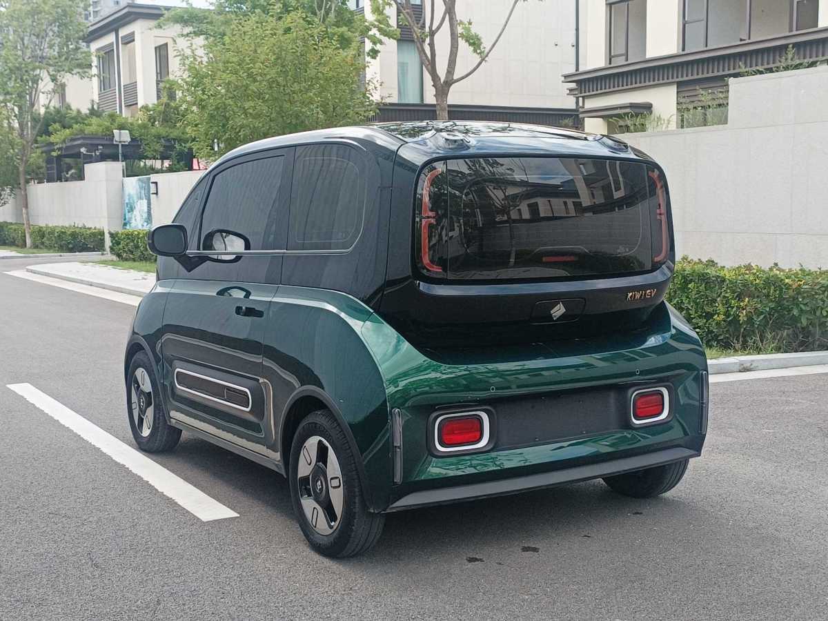 2022年8月寶駿 寶駿KiWi EV  2022款 設(shè)計師輕享版 三元鋰