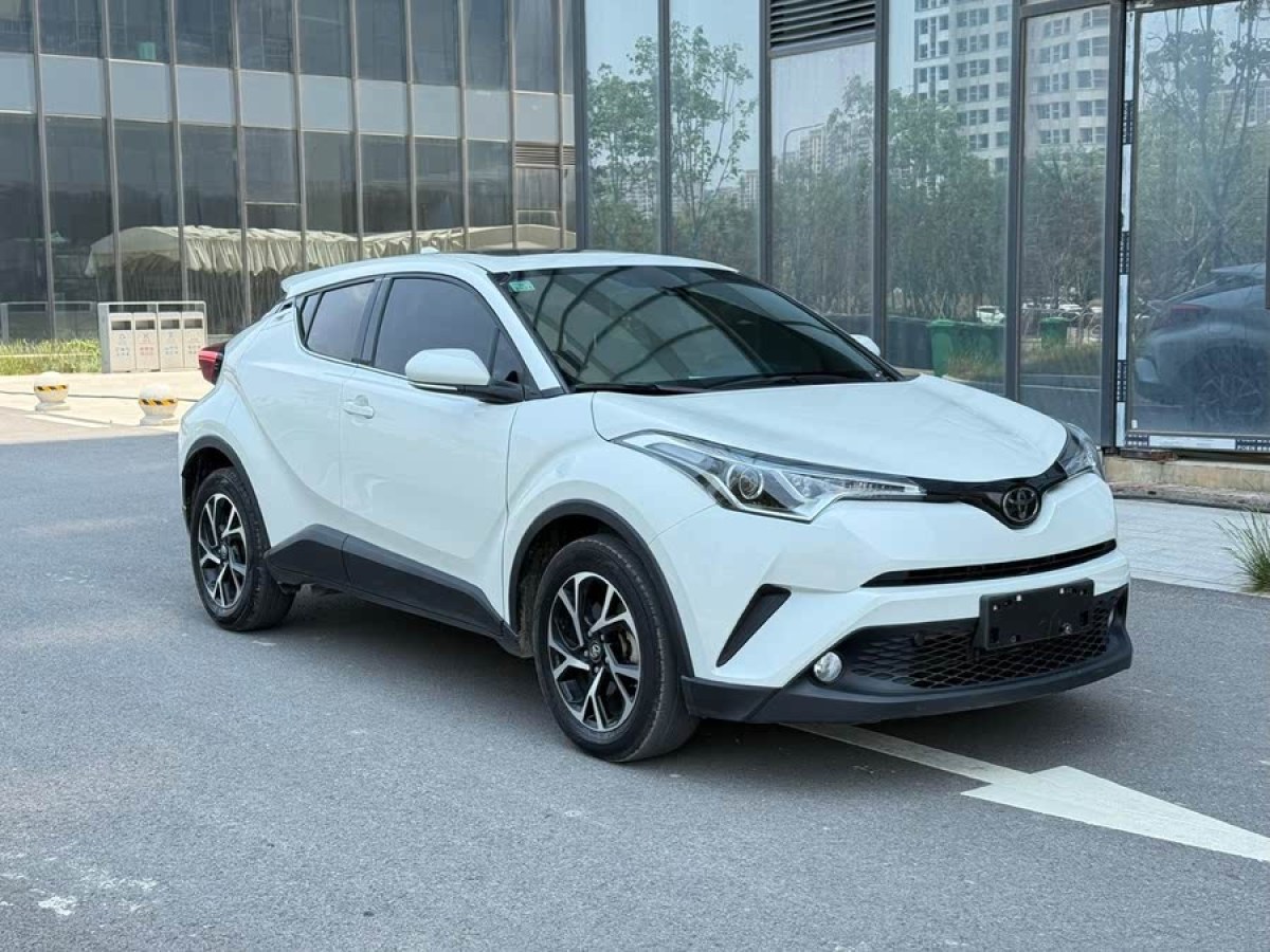 豐田 C-HR  2020款 2.0L 領(lǐng)先版圖片
