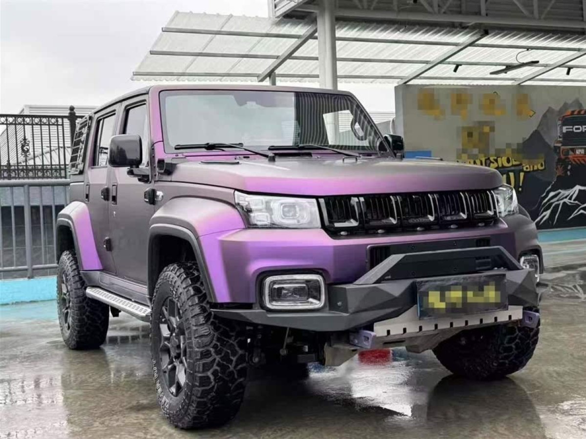 北京 BJ40  2023款 2.0D 自動四驅刀鋒英雄版?zhèn)b客型圖片