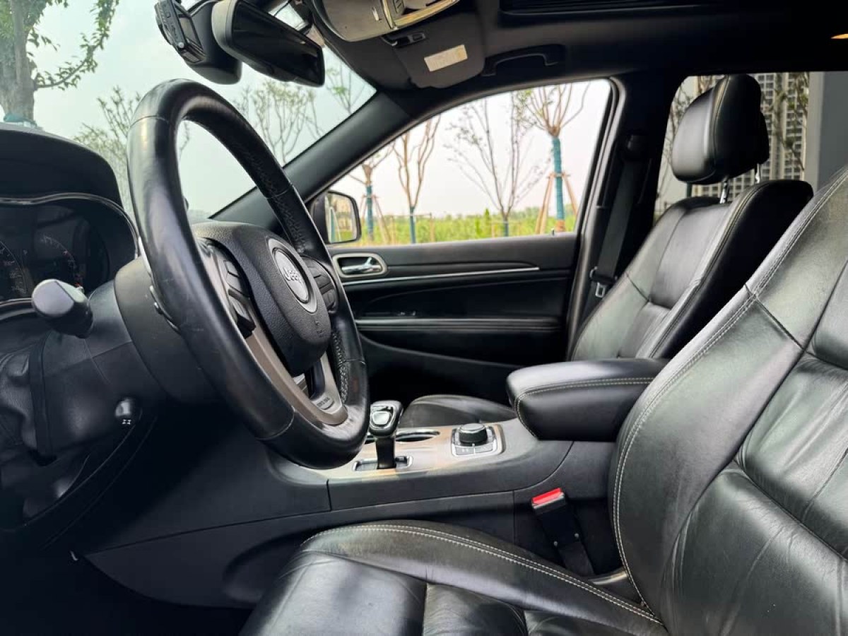 Jeep 大切諾基  2015款 3.0TD 柴油 舒享導航版圖片