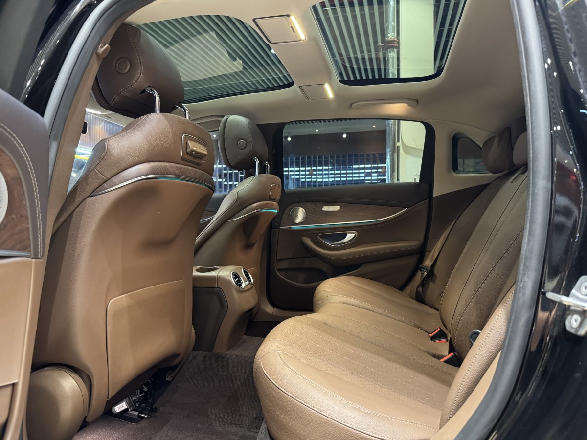 奔馳 奔馳E級  2020款 改款 E 300 L 時尚型圖片