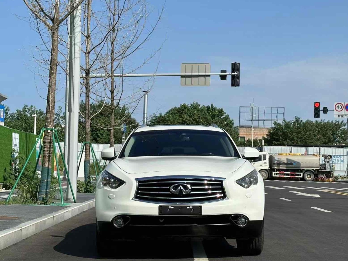 2013年6月英菲尼迪 QX70  2013款 3.7L 超越版