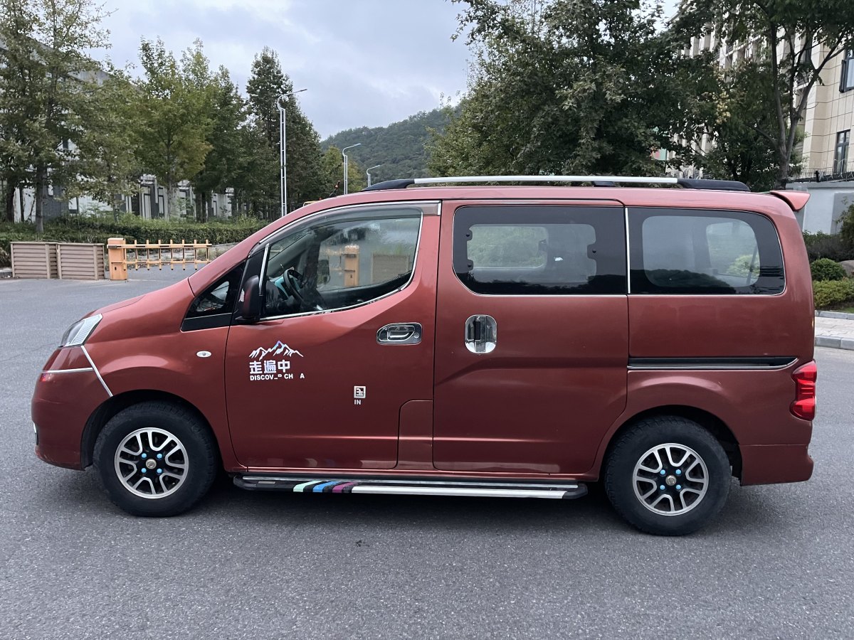 日產(chǎn) NV200  2011款 1.6L 223座 尊貴型圖片