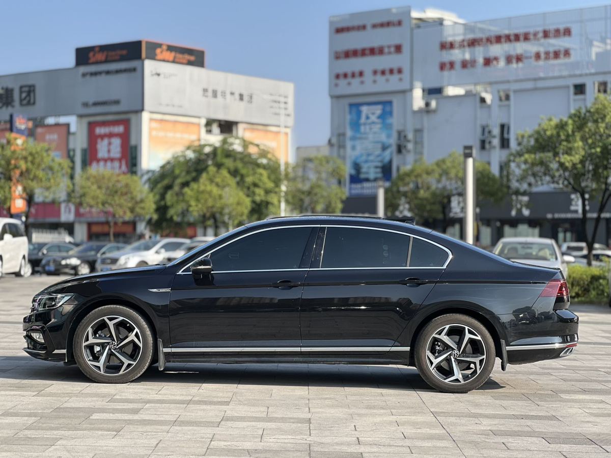 大眾 邁騰  2023款 200萬輛紀(jì)念版 330TSI DSG豪華型圖片