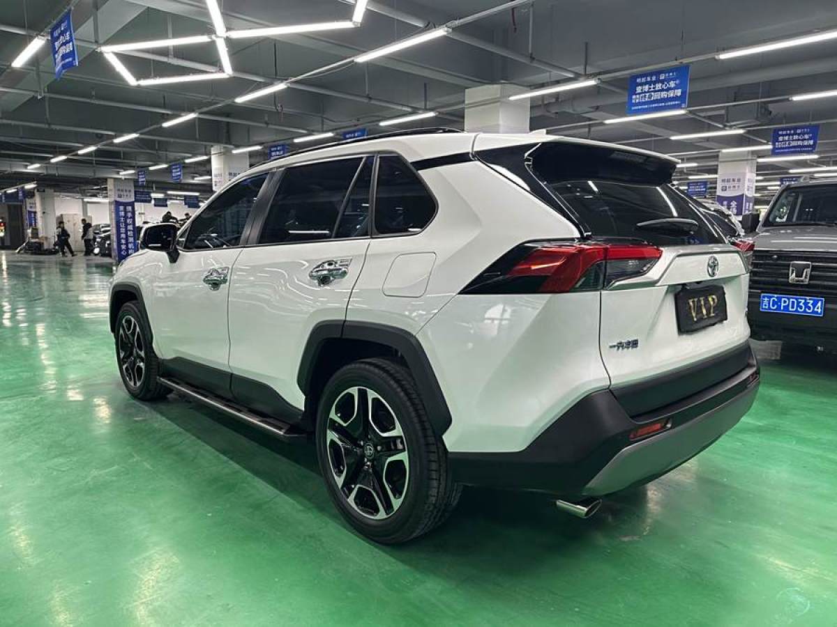 2020年9月豐田 RAV4榮放  2020款 2.0L CVT兩驅(qū)尊貴版