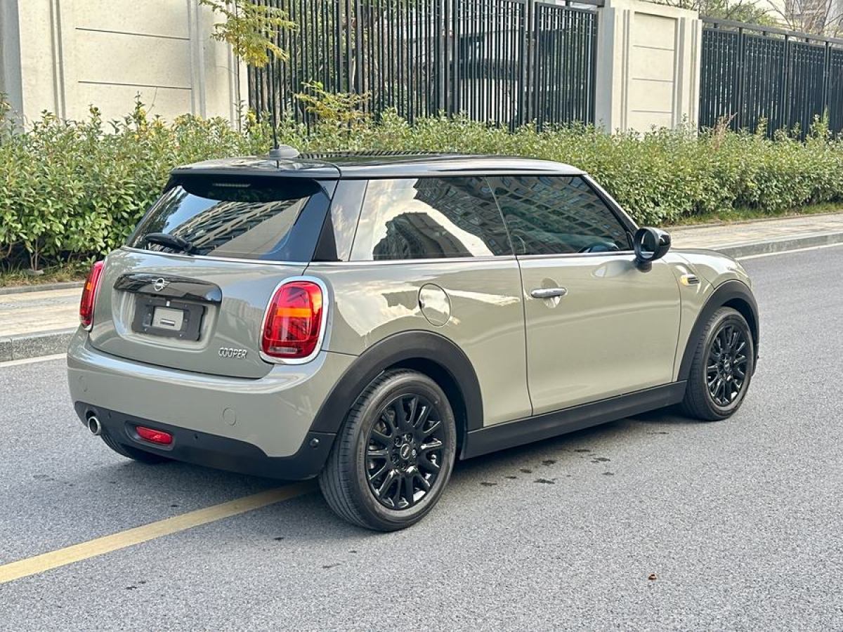 MINI MINI  2020款 1.5T COOPER 經(jīng)典派 三門絕色版圖片