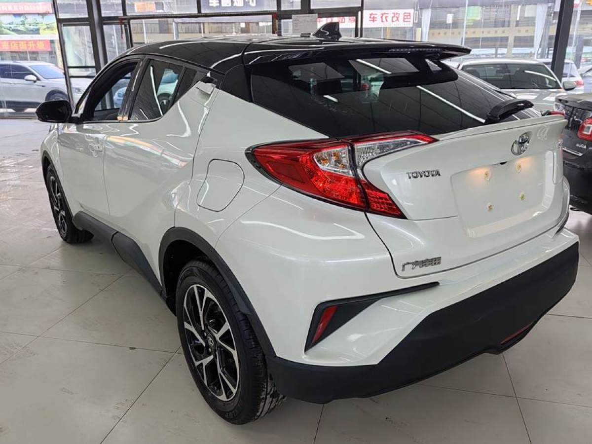 豐田 C-HR  2020款 2.0L 領(lǐng)先版圖片