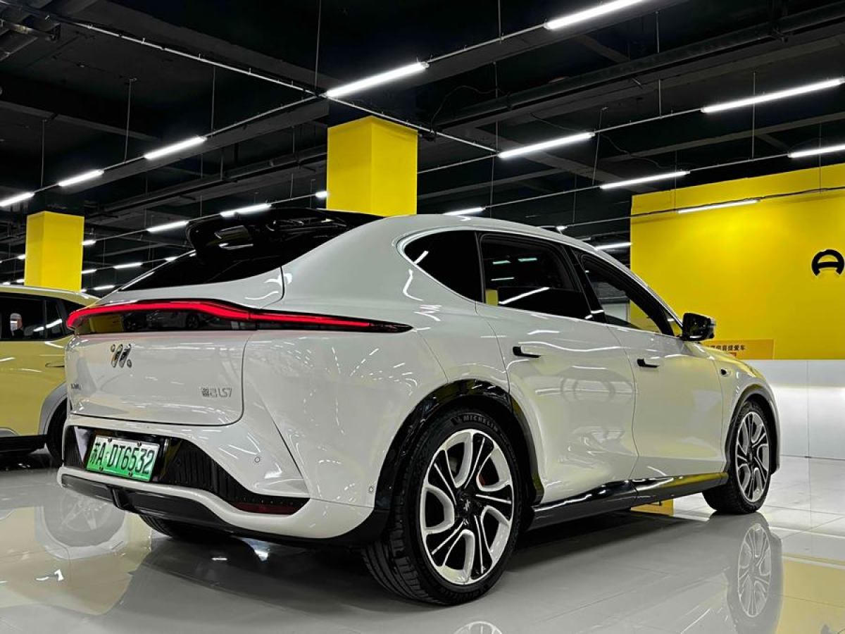 智己 智己LS7  2023款 100kWh Pro四驅(qū)版圖片