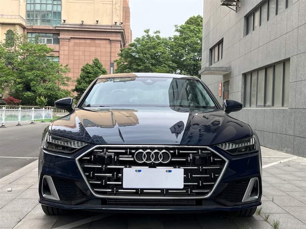 奧迪 奧迪A7L  2024款 45TFSI quattro S-line 見遠型 流晶套裝圖片