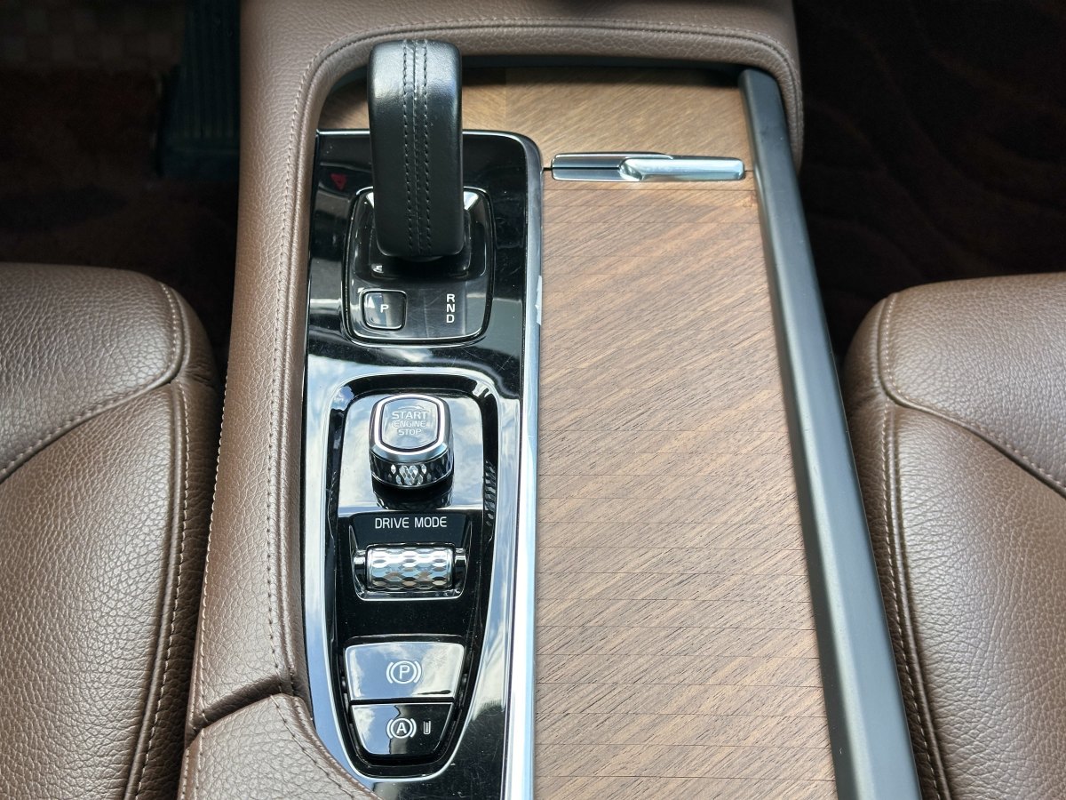 2020年9月沃爾沃 XC90  2021款 B5 智行豪華版 5座