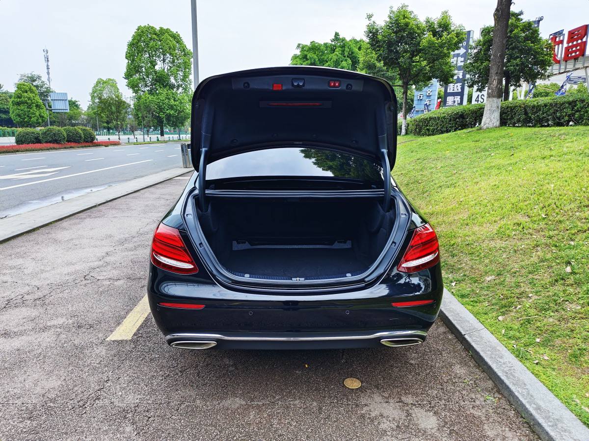 奔驰 奔驰E级  2020款 E 300 L 豪华型图片