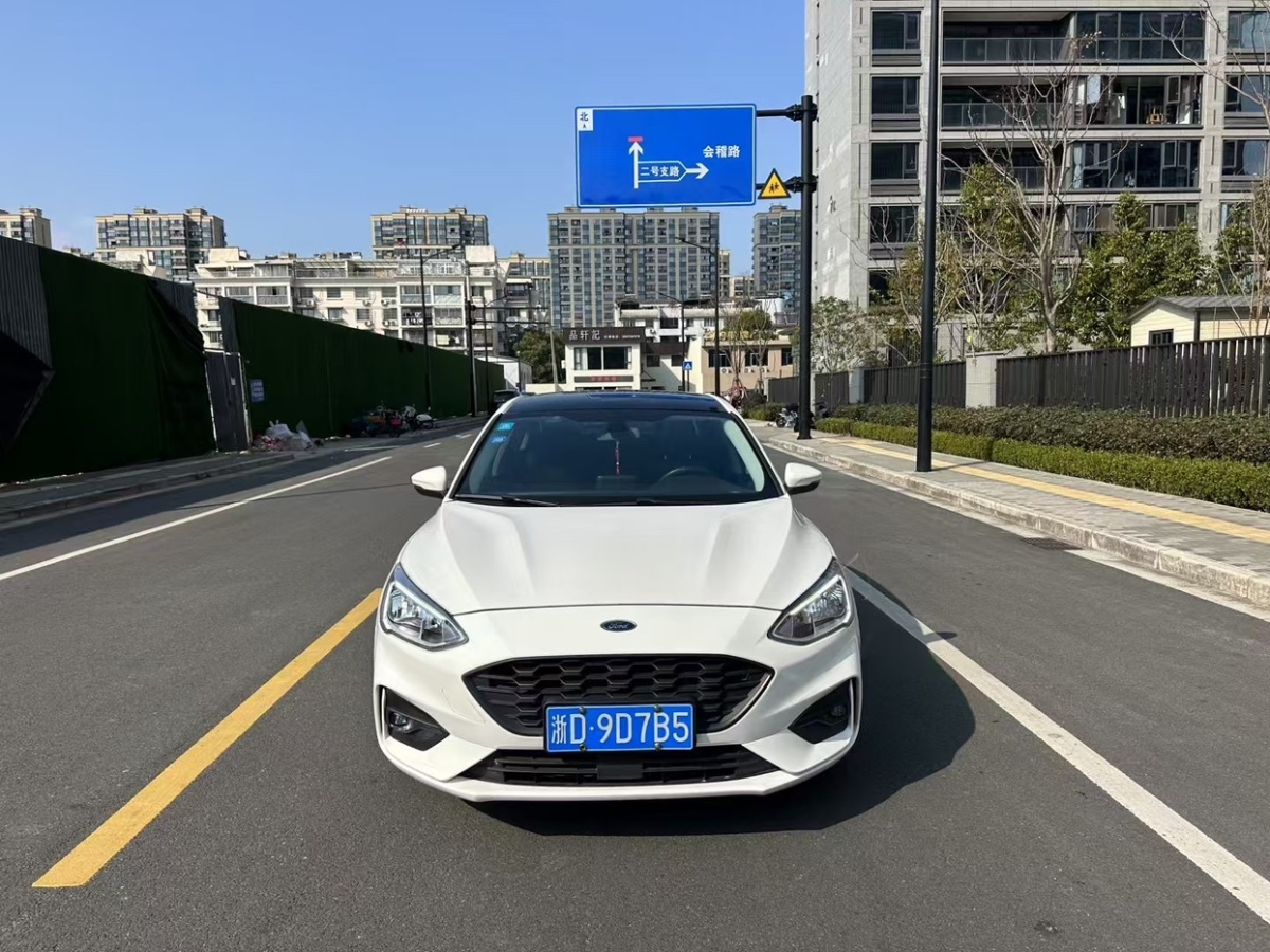 福特 福克斯  2020款 三廂 EcoBoost 180 自動(dòng)鋒潮型圖片