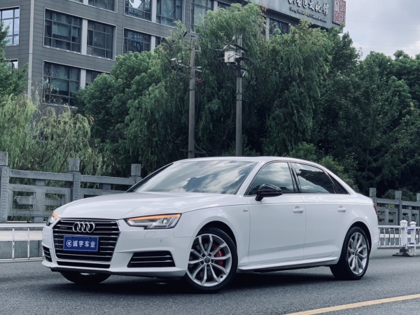 奥迪 奥迪A4L  2017款 45 TFSI quattro 运动型