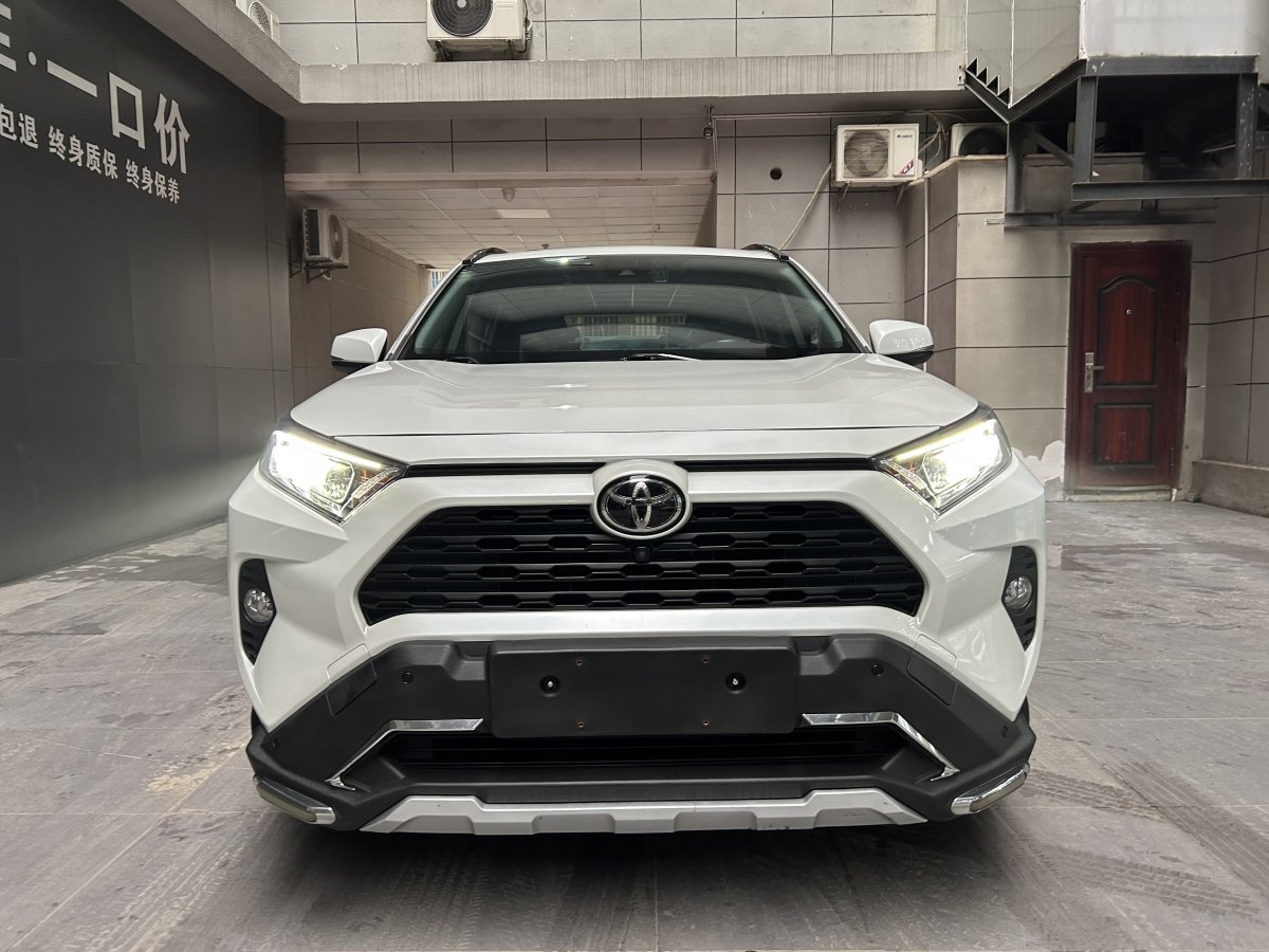 2022年3月豐田 RAV4  2018款 榮放 2.0L CVT兩驅(qū)風(fēng)尚版