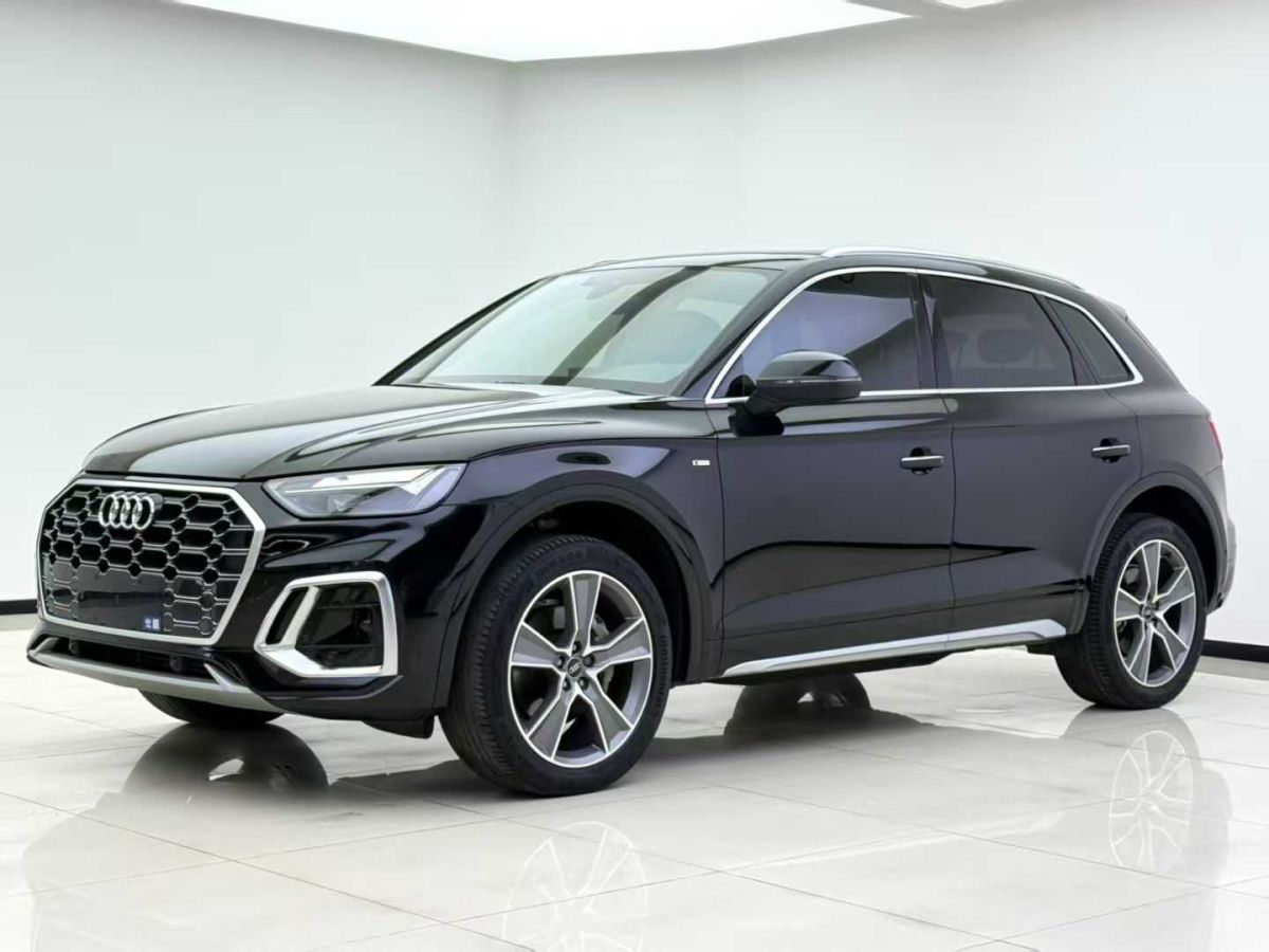 奧迪 奧迪Q5 e-tron  2022款 40 e-tron 星耀型 機(jī)甲套裝圖片