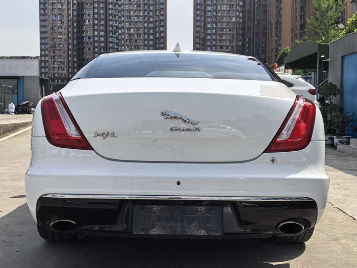 捷豹 XJ  2016款 XJL 2.0T 兩驅(qū)典雅商務(wù)版圖片