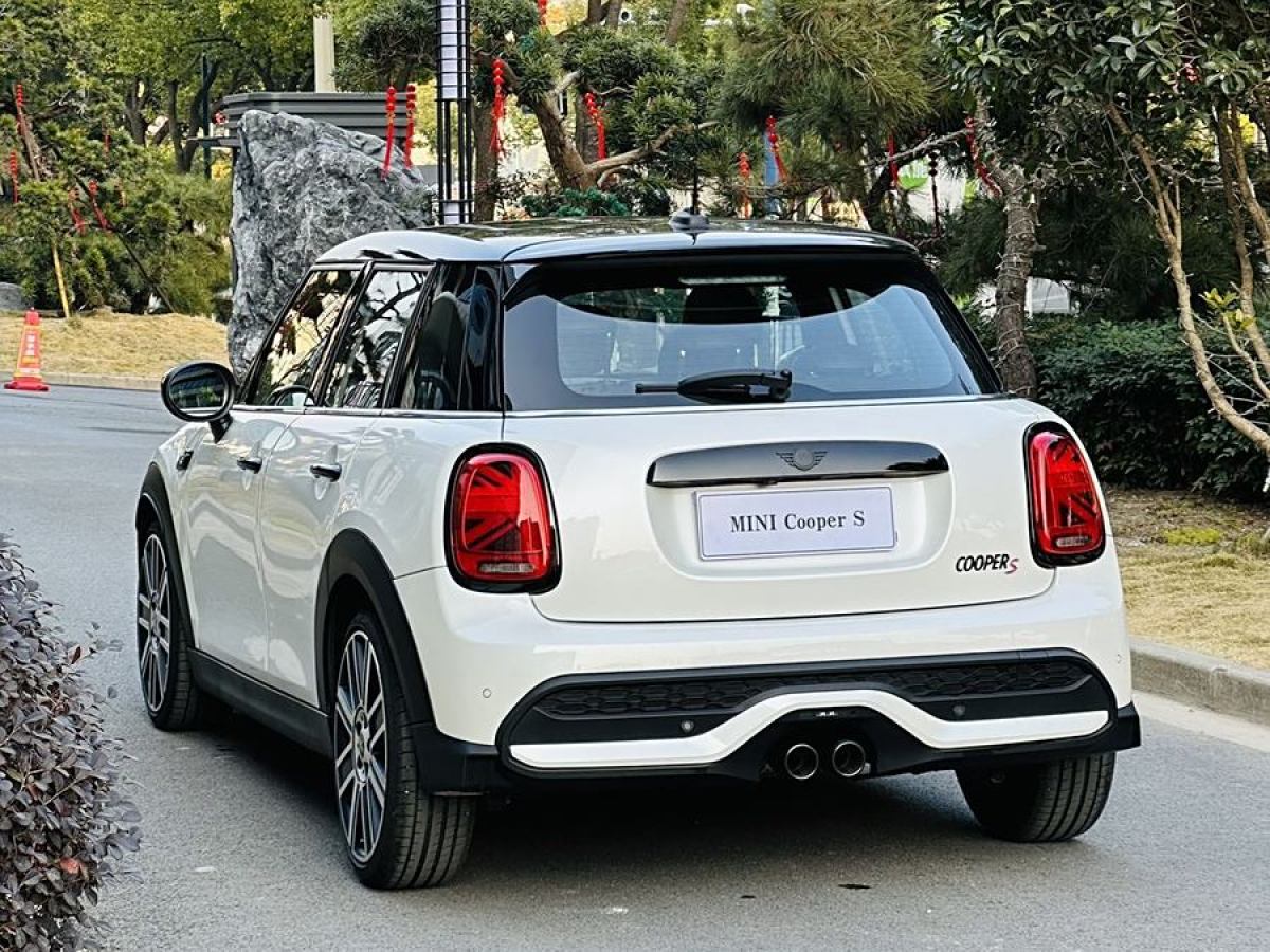 MINI MINI  2023款 2.0T COOPER S 藝術(shù)家 五門(mén)版圖片