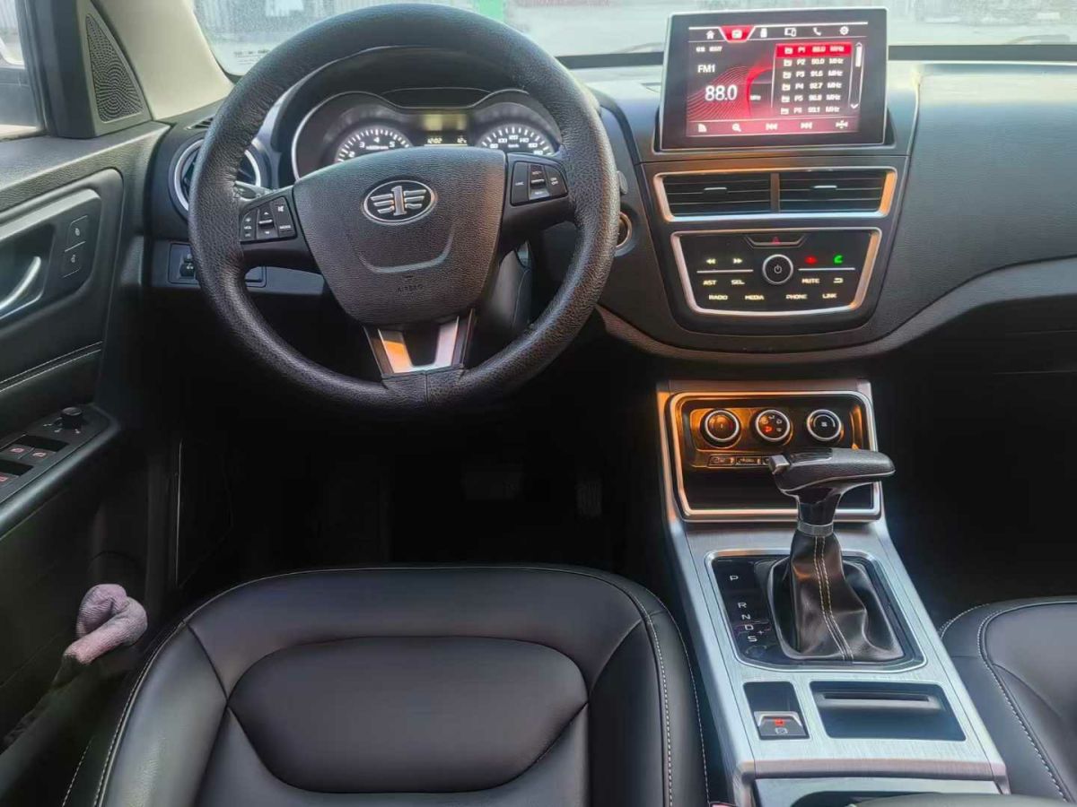 奔騰 X40  2019款 1.6L 自動互聯(lián)智能版圖片