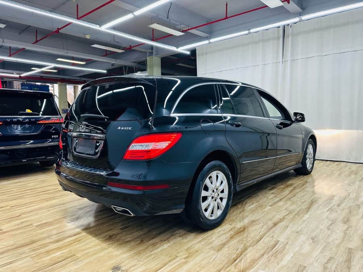 奔馳 奔馳R級(jí)  2017款 R 320 4MATIC 商務(wù)型臻藏版圖片