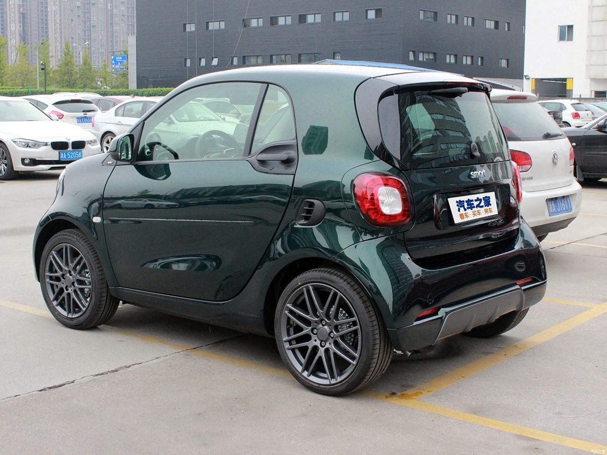 smart fortwo  2018款 0.9T 66千瓦流光綠特別版圖片