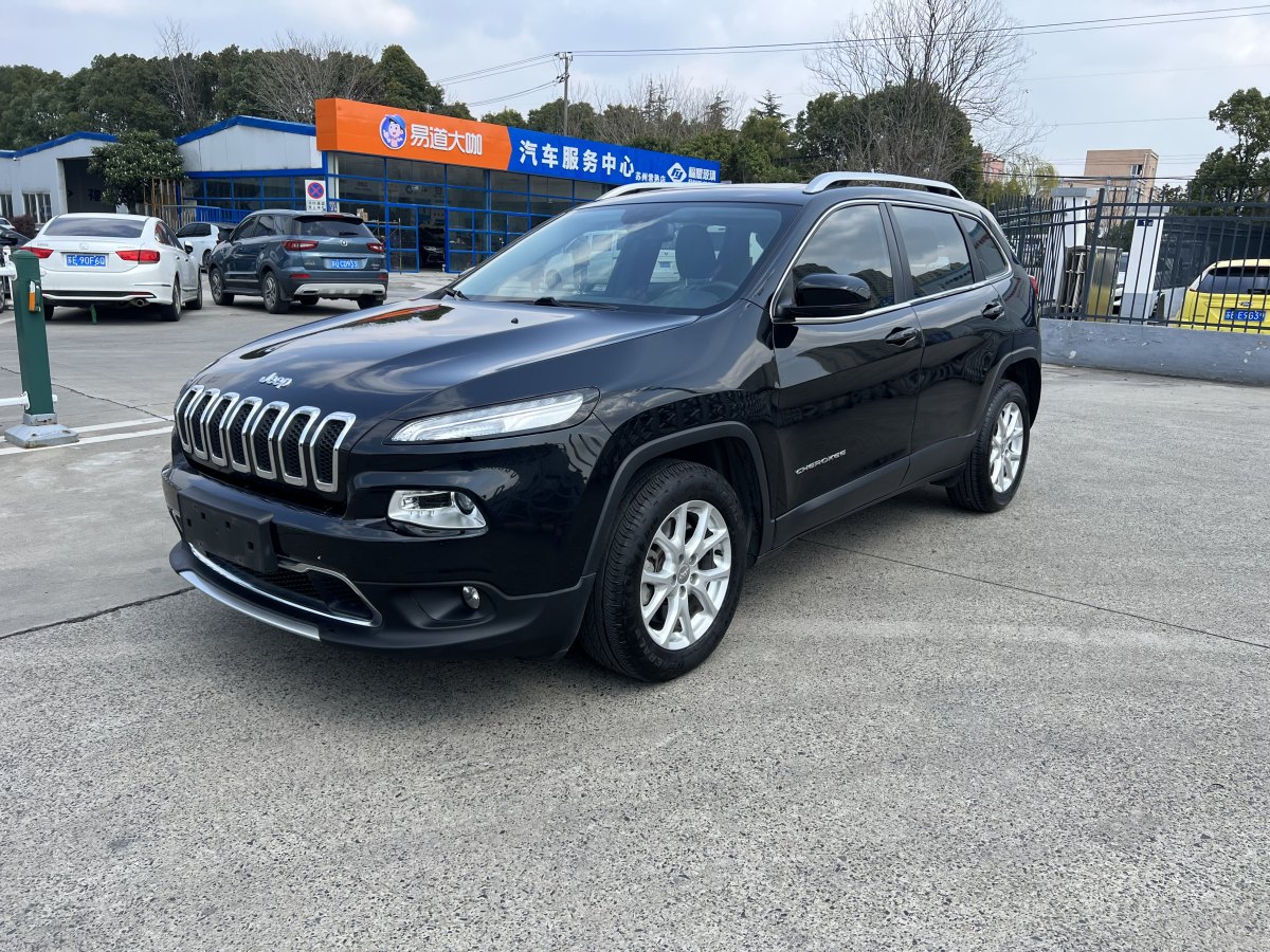 Jeep 自由光  2017款 2.0L 優(yōu)越版圖片