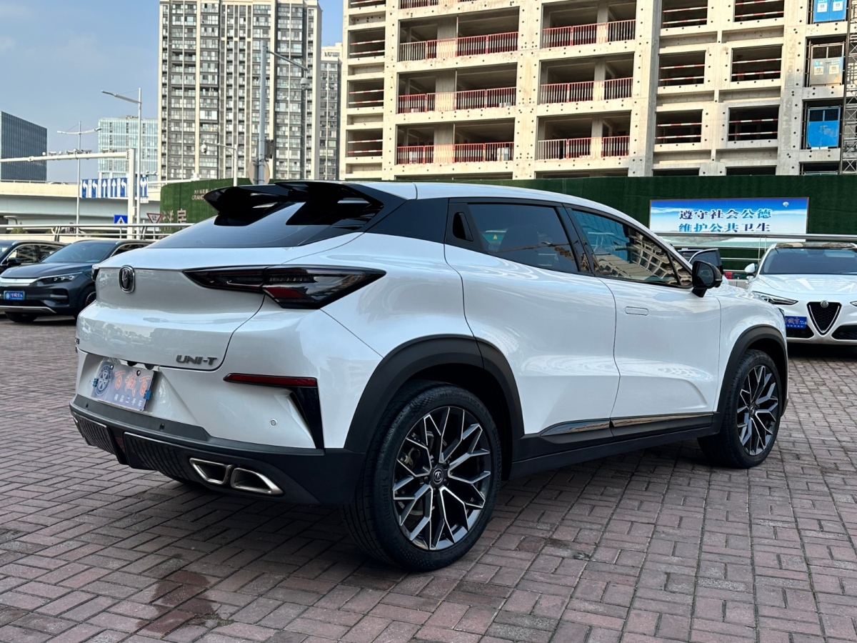 長(zhǎng)安 UNI-T  2022款 1.5T 尊貴型圖片