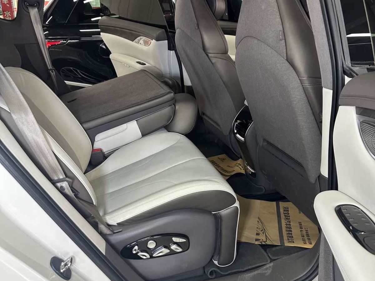 智己 智己LS7  2023款 100kWh Pro四驅(qū)版圖片